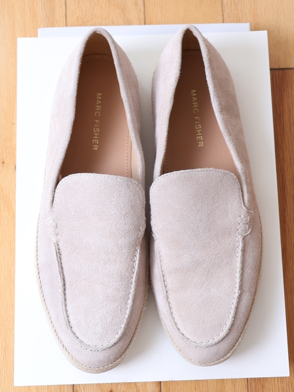 Marc Fisher Jerick Suede Leather Loafers Size 8.5 Beige Slip On Flats Old Money